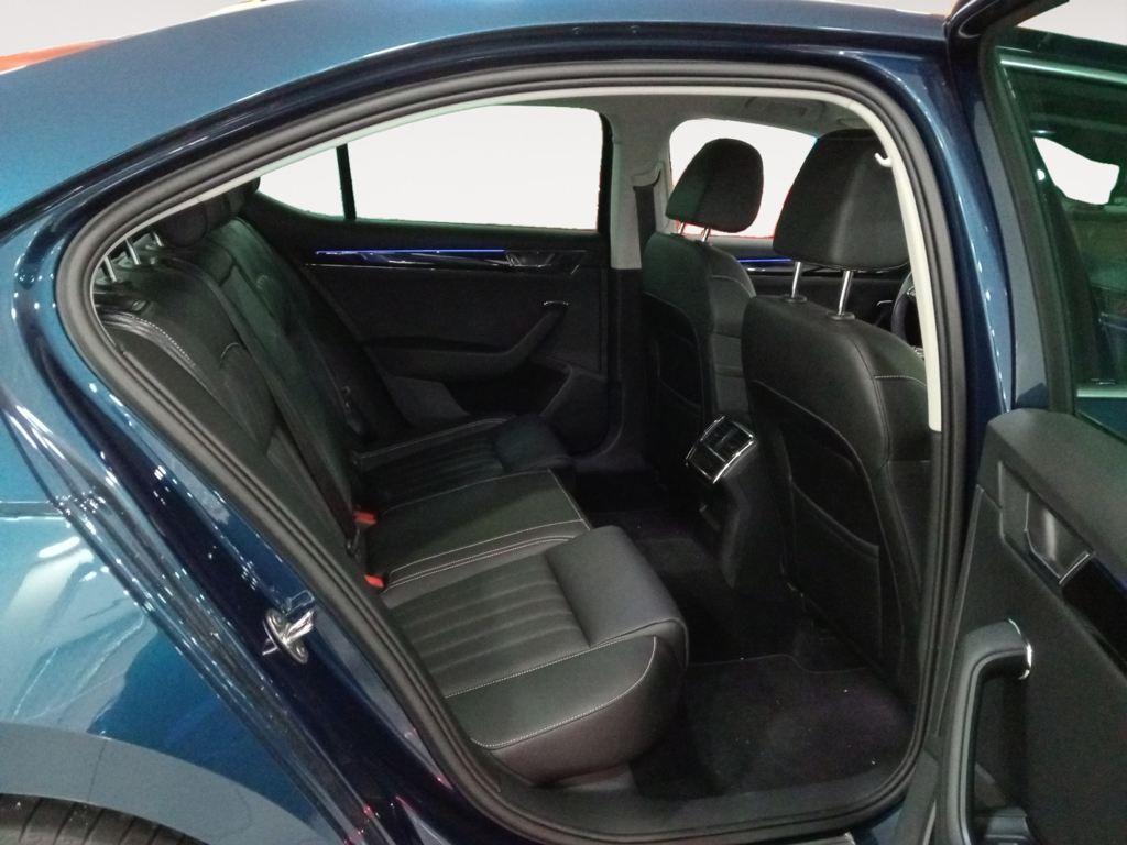 Skoda Superb 1.4 TSI iV P-HEV L&K DSG 160 kW (218 CV) - 5
