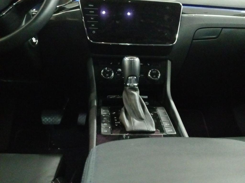 Skoda Superb 1.4 TSI iV P-HEV L&K DSG 160 kW (218 CV) - 14