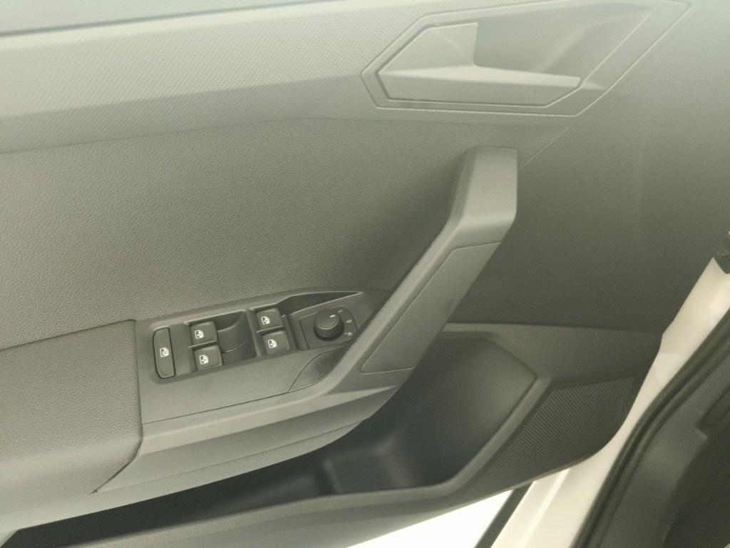 SEAT Arona 1.0 TSI Reference XM 70 kW (95 CV) - 11