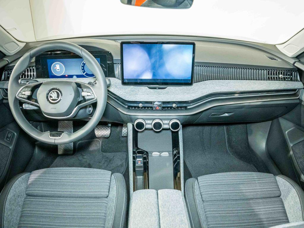 Skoda Superb Combi 1.5 TSI m-HEV Selection DSG 110 kW (150 CV) - 3