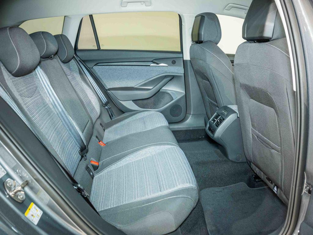 Skoda Superb Combi 1.5 TSI m-HEV Selection DSG 110 kW (150 CV) - 5