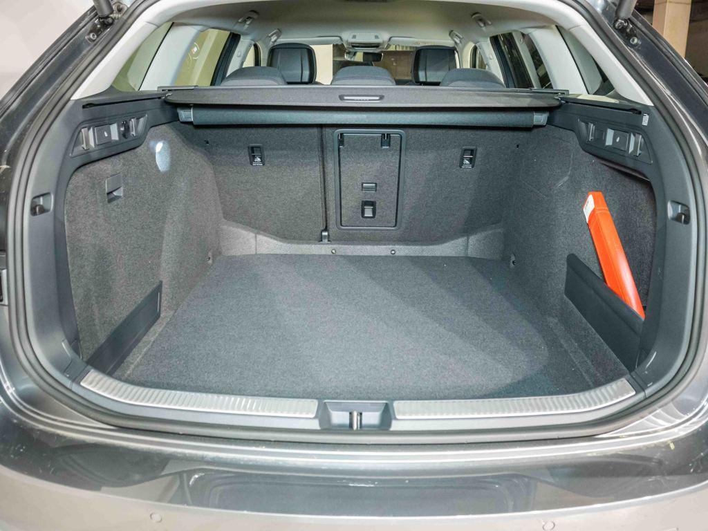 Skoda Superb Combi 1.5 TSI m-HEV Selection DSG 110 kW (150 CV) - 6