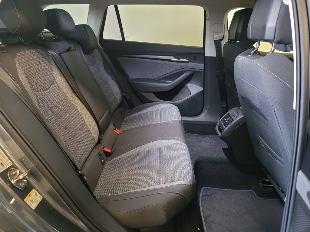 Skoda Superb Combi 1.5 TSI m-HEV Selection DSG 110 kW (150 CV) - 5