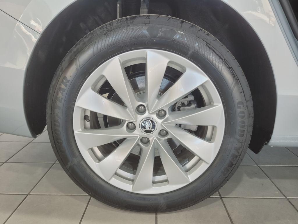 Skoda Superb 2.0 TDI Selection DSG 110 kW (150 CV) - 7