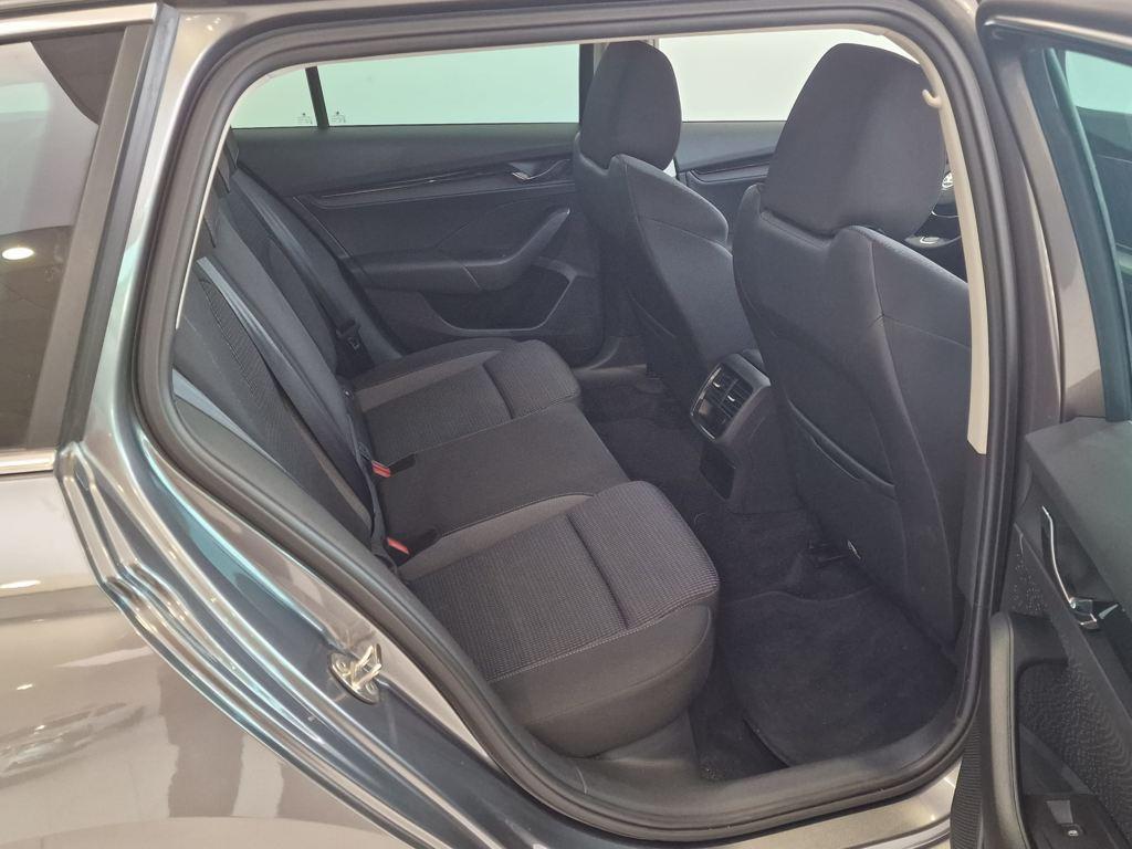 Skoda Octavia Combi 1.0 TSI MHEV Selection DSG 81 kW (110 CV) - 5