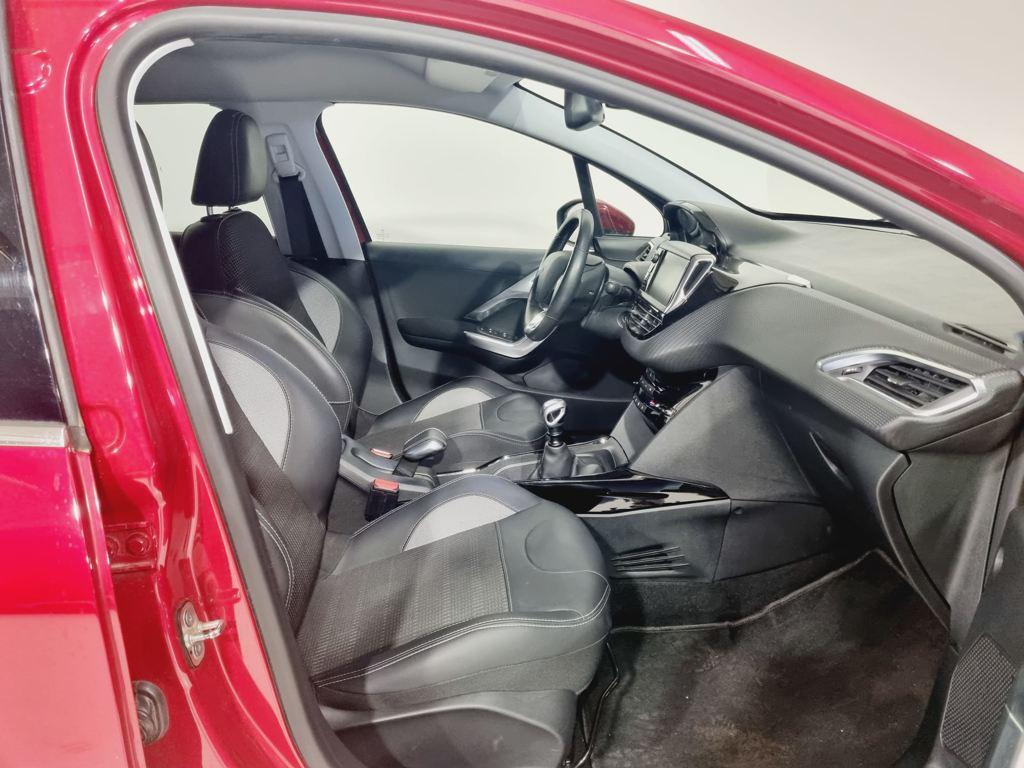 Peugeot 2008 PureTech 130 S&S Allure 96 kW (130 CV) - 4