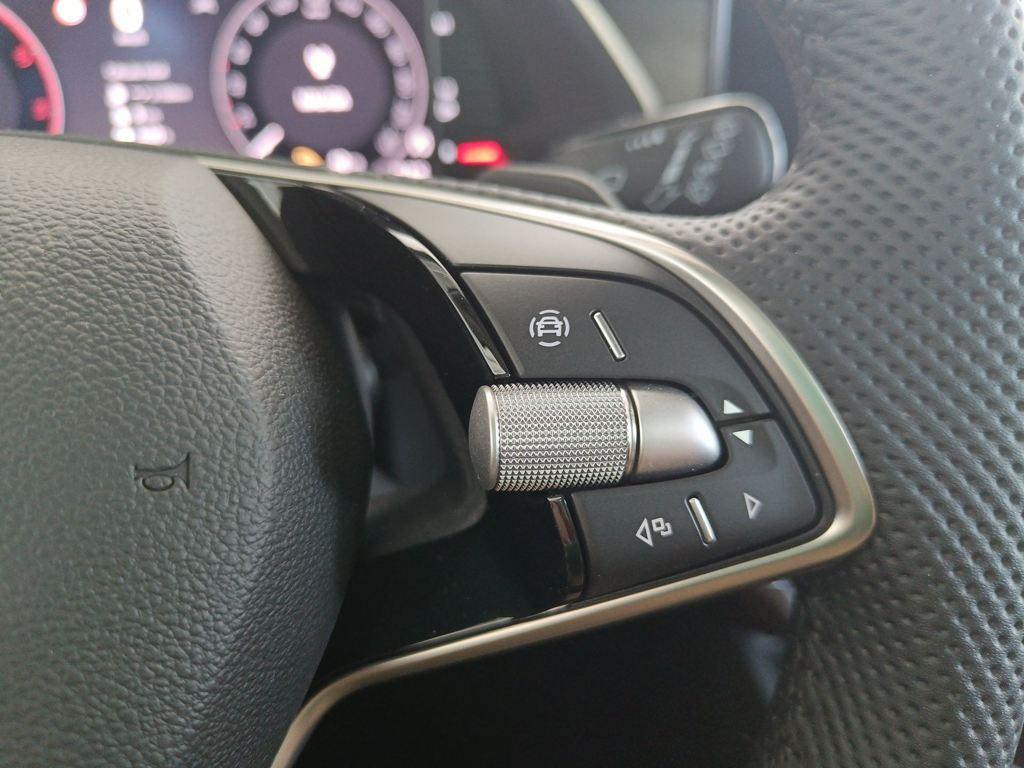 Skoda Octavia Combi 2.0 TDI Design DSG 110 kW (150 CV) - 11