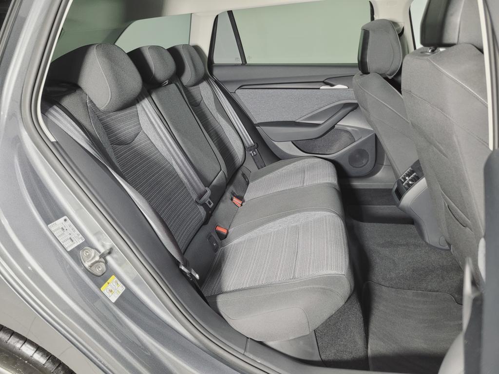 Skoda Superb Combi 2.0 TDI Selection DSG 110 kW (150 CV) - 5