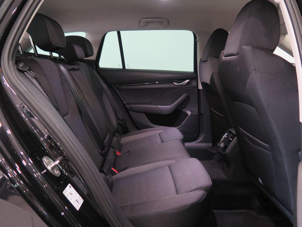 Skoda Octavia Combi 2.0 TDI Selection DSG 110 kW (150 CV) - 5