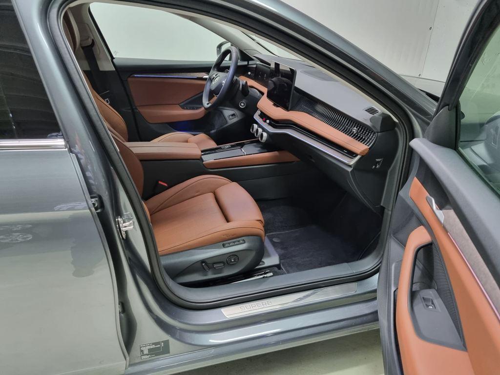 Skoda Superb 1.5 TSI m-HEV Selection DSG 110 kW (150 CV) - 4