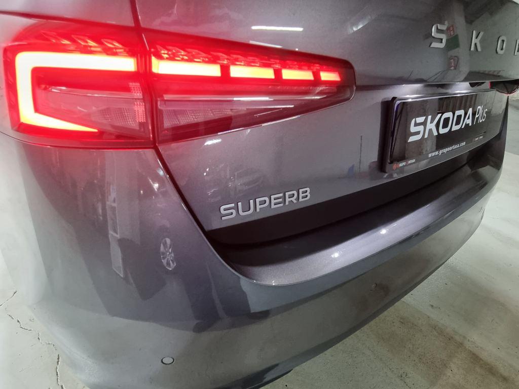 Skoda Superb 1.5 TSI m-HEV Selection DSG 110 kW (150 CV) - 9