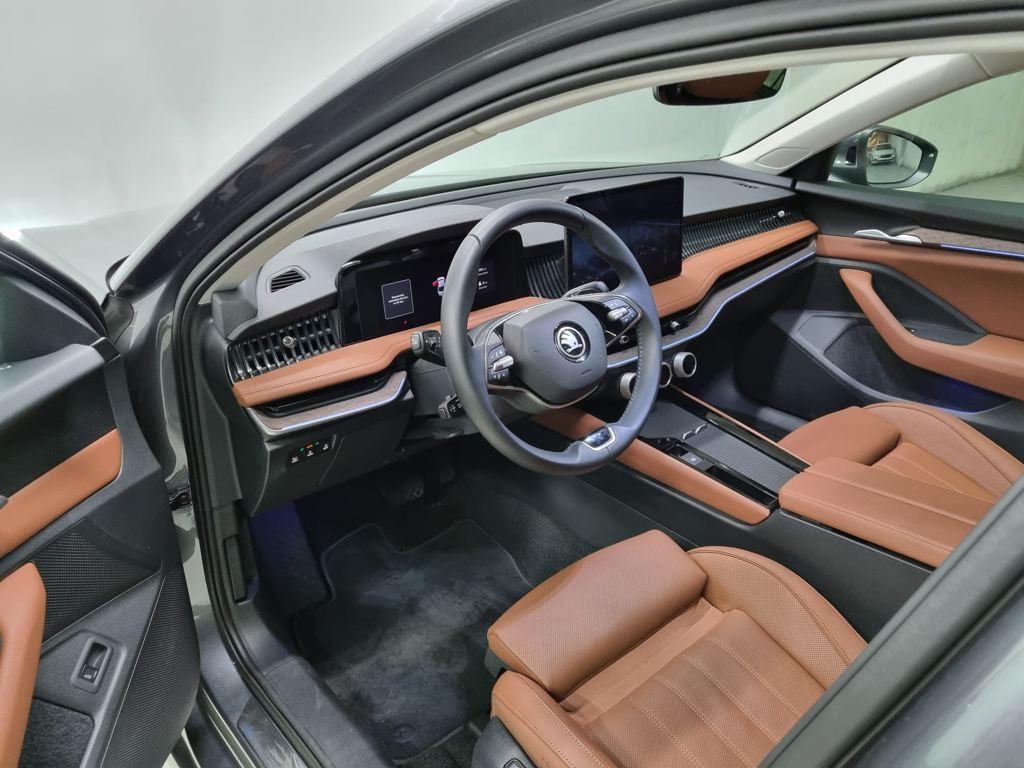 Skoda Superb 1.5 TSI m-HEV Selection DSG 110 kW (150 CV) - 11