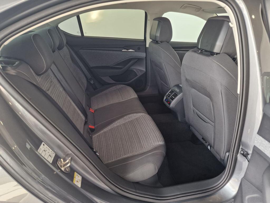 Skoda Superb 1.5 TSI m-HEV Selection DSG 110 kW (150 CV) - 5