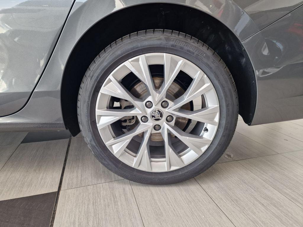 Skoda Superb 1.5 TSI m-HEV Selection DSG 110 kW (150 CV) - 7