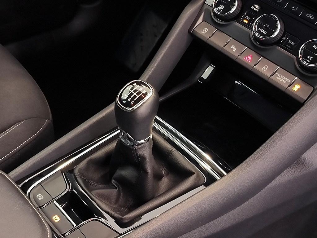 Skoda Karoq 2.0 TDI Selection 85 kW (115 CV) - 12