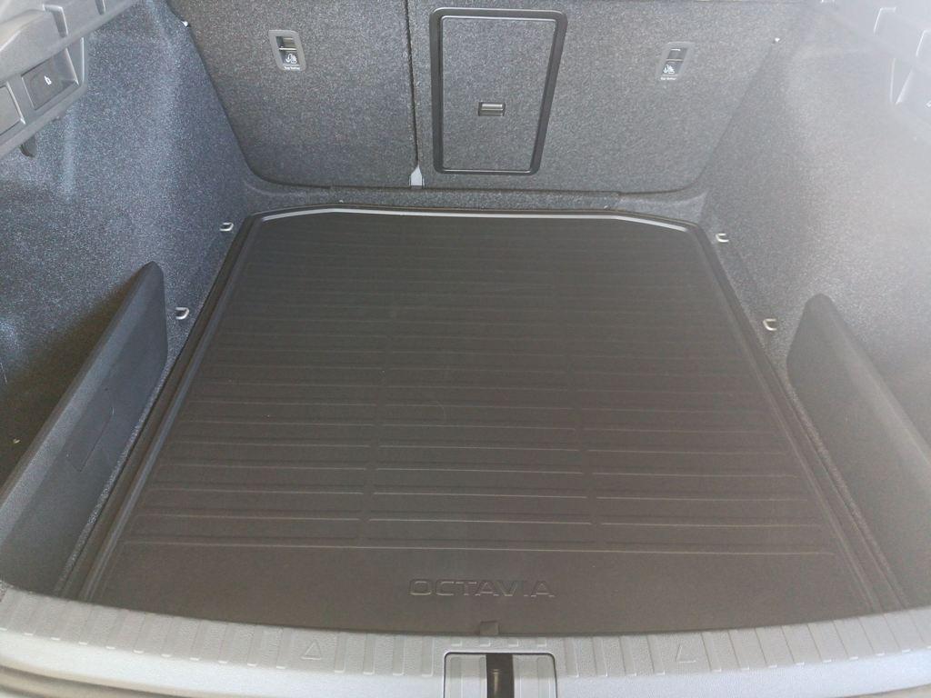 Skoda Octavia 1.5 TSI m-HEV Design DSG 110 kW (150 CV) - 6