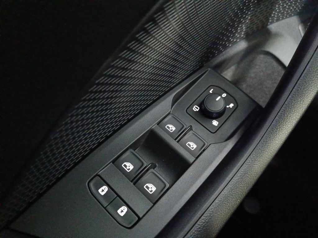 Skoda Octavia 1.5 TSI m-HEV Design DSG 110 kW (150 CV) - 8