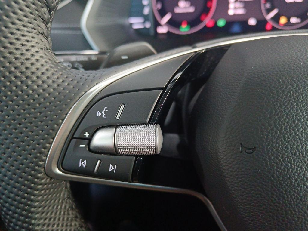 Skoda Octavia 1.5 TSI m-HEV Design DSG 110 kW (150 CV) - 10