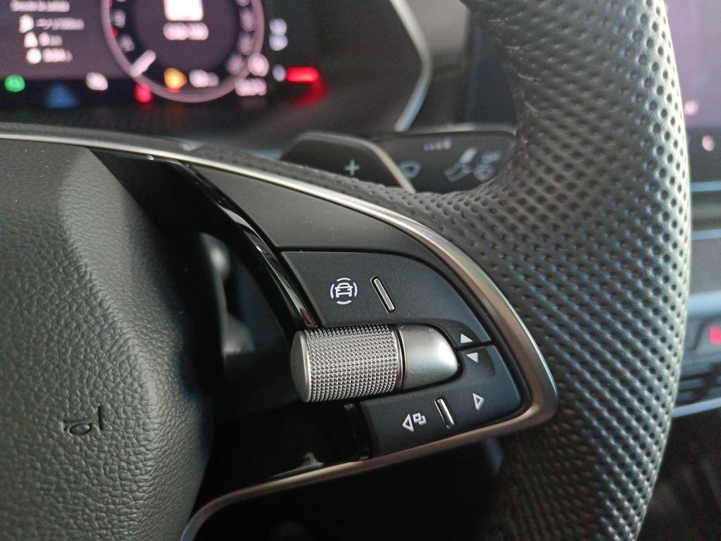 Skoda Octavia 1.5 TSI m-HEV Design DSG 110 kW (150 CV) - 12