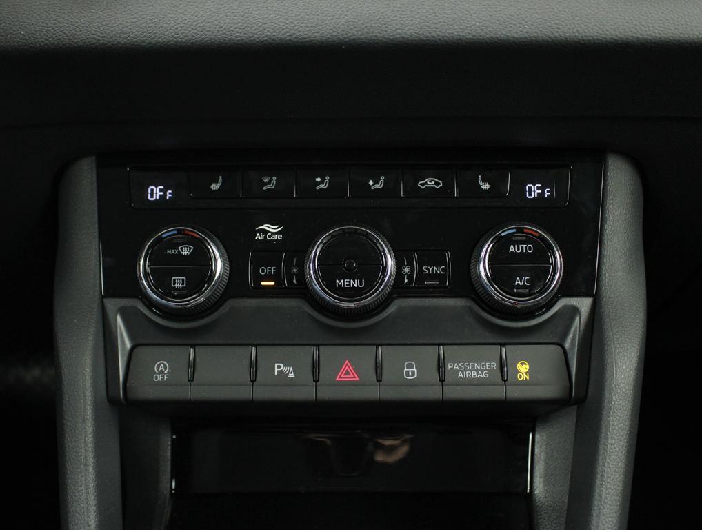 Skoda Karoq 1.5 TSI ACT Design DSG 110 kW (150 CV) - 10