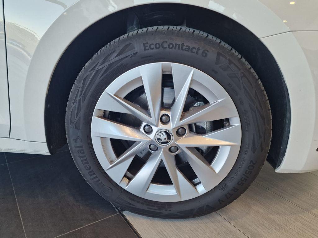 Skoda Octavia 2.0 TDI Selection DSG 110 kW (150 CV) - 7