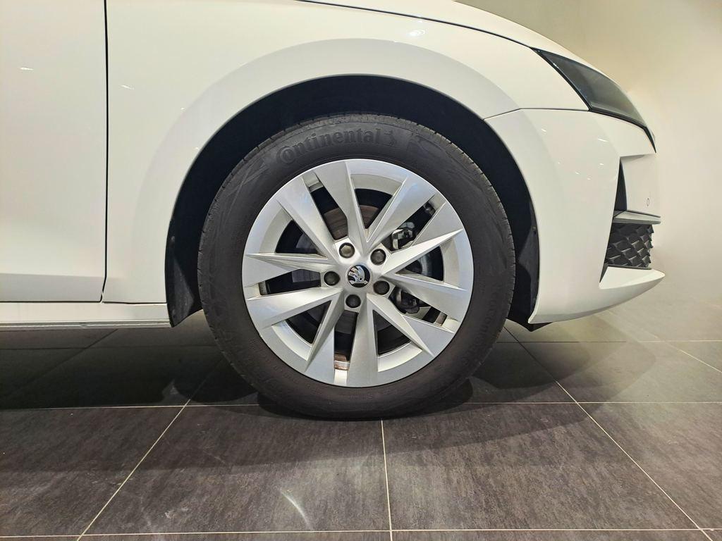 Skoda Octavia 1.5 TSI m-HEV Design DSG 110 kW (150 CV) - 7