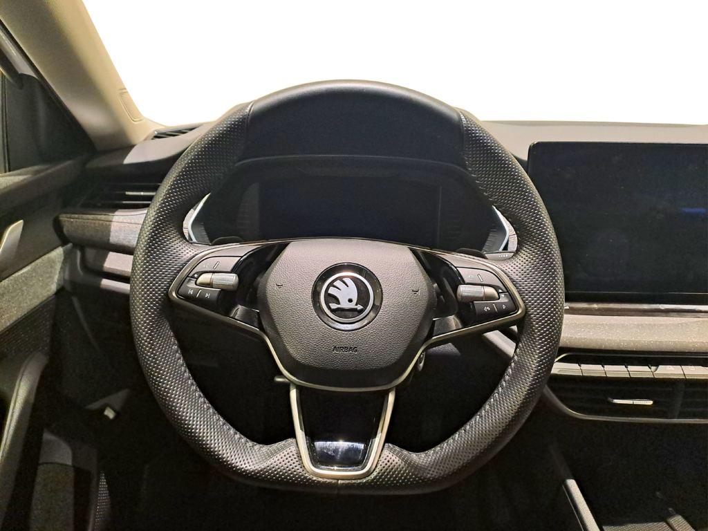 Skoda Octavia 1.5 TSI m-HEV Design DSG 110 kW (150 CV) - 14