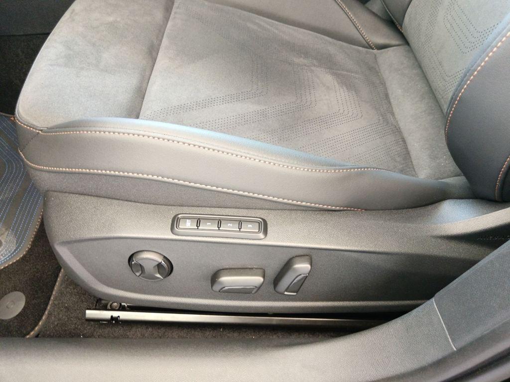 CUPRA Leon Sportstourer 1.5 eTSI DSG 110 kW (150 CV)  - 8