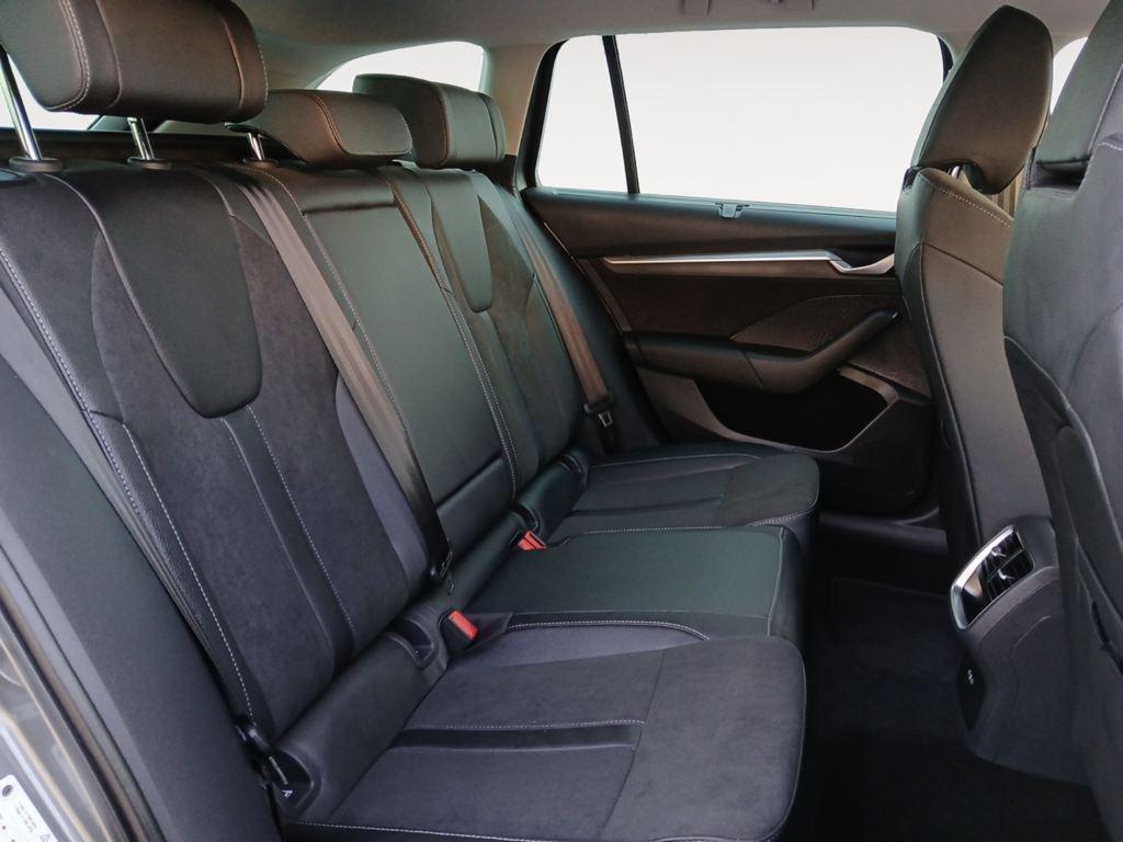 Skoda Octavia Combi 1.5 TSI m-HEV Design DSG 110 kW (150 CV) - 5