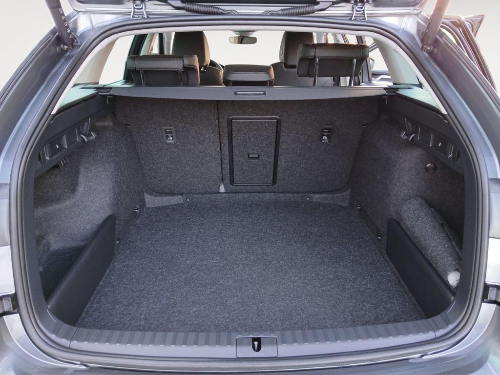 Skoda Octavia Combi 1.5 TSI m-HEV Design DSG 110 kW (150 CV) - 6