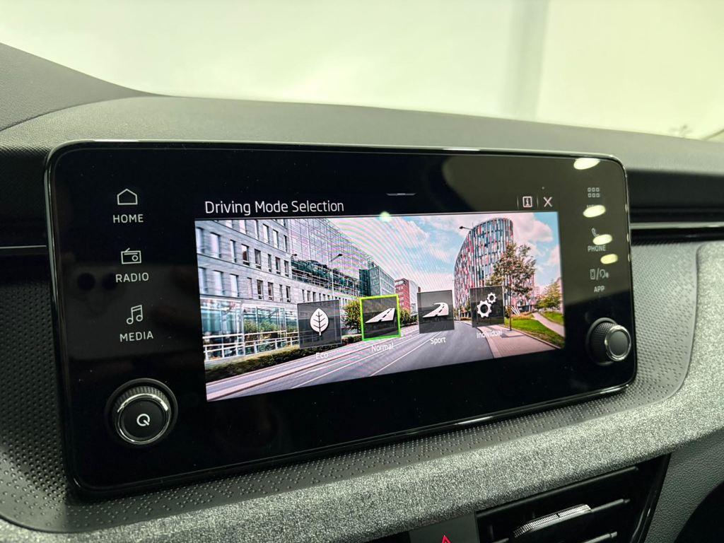 Skoda Kamiq 1.0 TSI Selection DSG 85 kW (115 CV) - 12