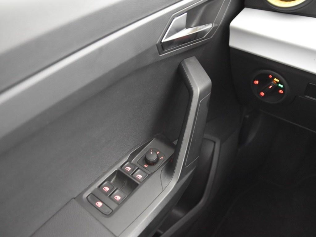 SEAT Arona 1.0 TSI Style XM 81 kW (110 CV) - 17