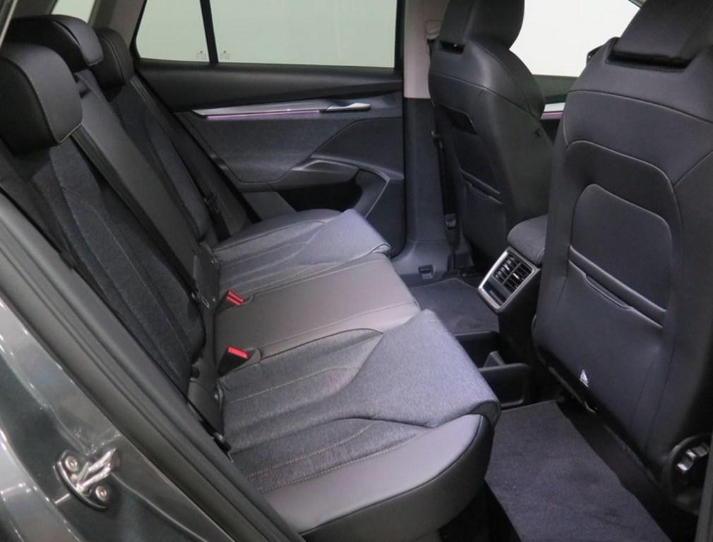 Skoda Elroq 60 63 kWh 150 kW (204 CV) - 5