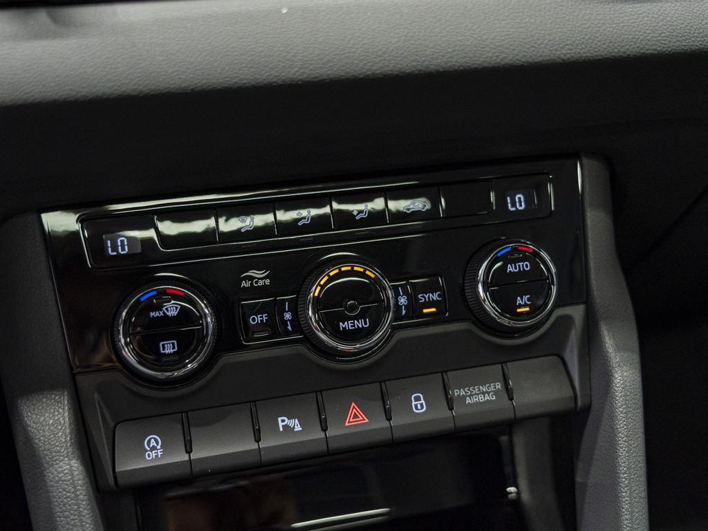 Skoda Karoq 1.5 TSI ACT Design DSG 110 kW (150 CV) - 12