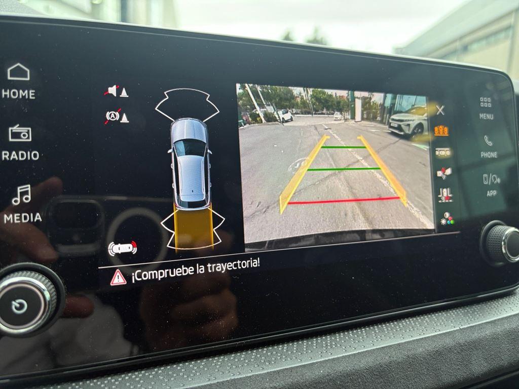 Skoda Kamiq 1.0 TSI Design DSG 85 kW (115 CV) - 12