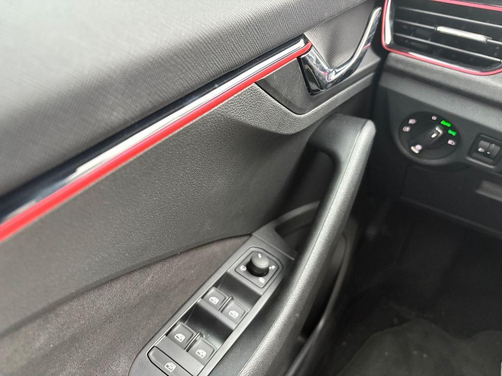 Skoda Kamiq 1.0 TSI Design DSG 85 kW (115 CV) - 13