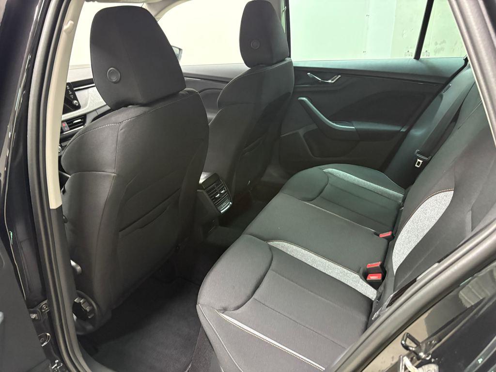 Skoda Kamiq 1.0 TSI Selection DSG 85 kW (115 CV) - 9