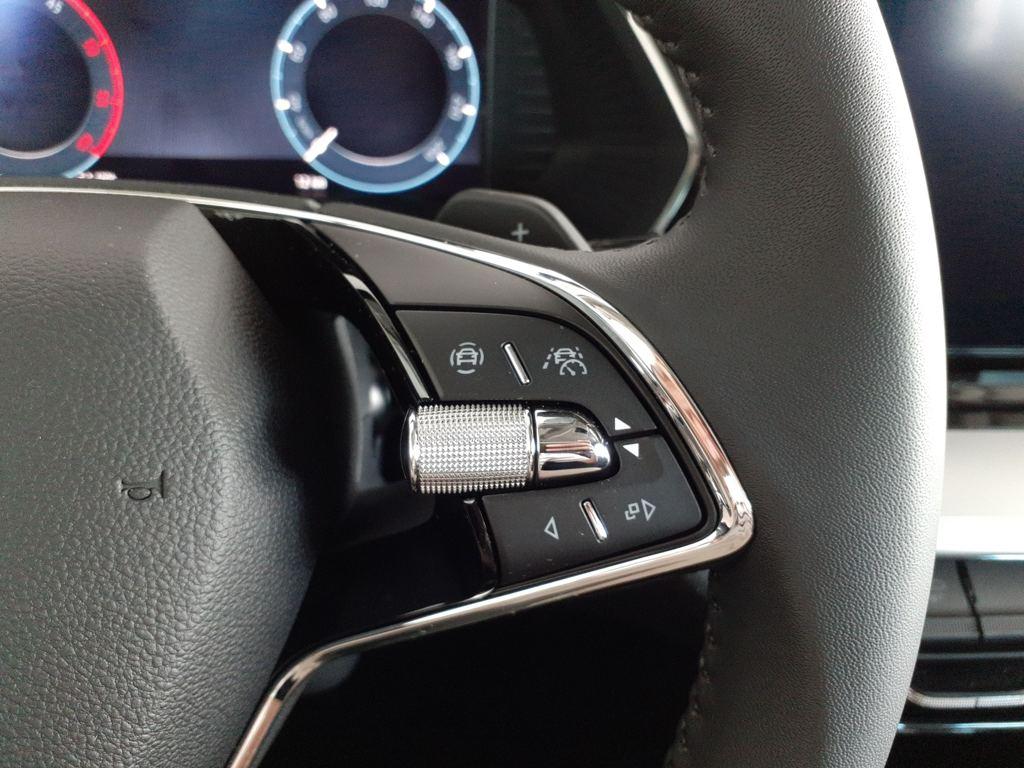 Skoda Octavia Combi 2.0 TDI Selection DSG 110 kW (150 CV) - 12