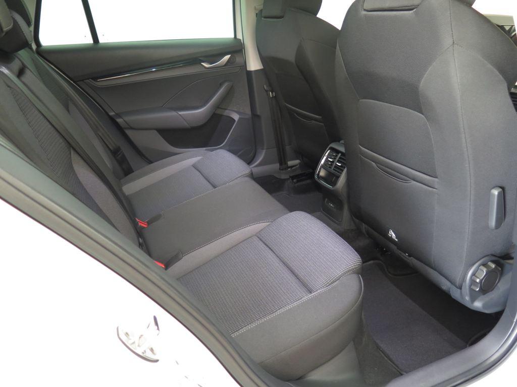 Skoda Octavia Combi 2.0 TDI Selection DSG 110 kW (150 CV) - 5