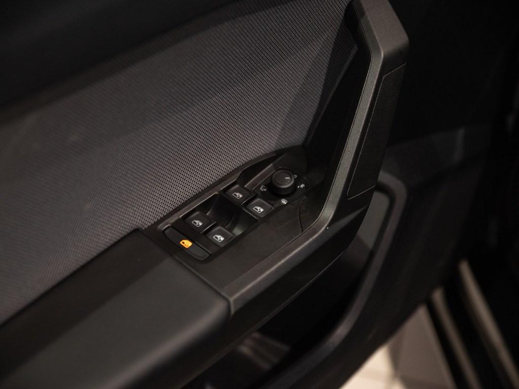 SEAT León 1.0 TSI S&S Style 25 Aniversario 81 kW (110 CV) - 9