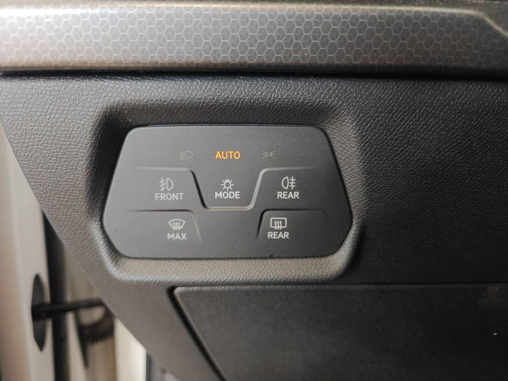 SEAT León 1.0 TSI S&S Style 25 Aniversario 81 kW (110 CV) - 10