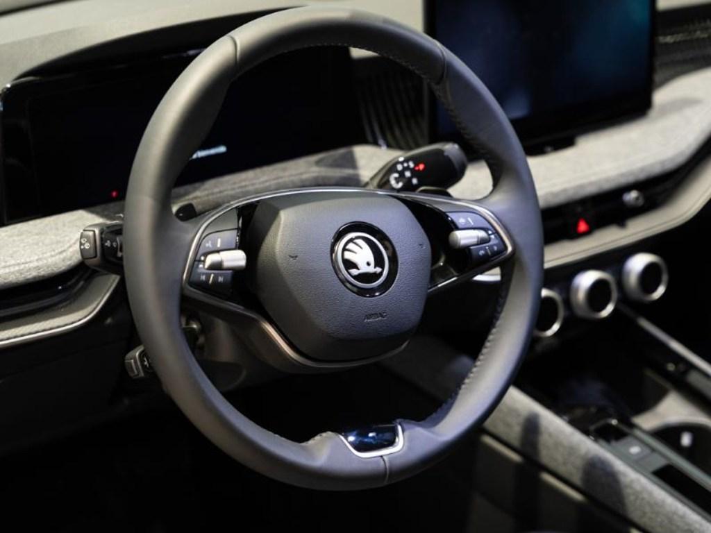 Skoda Superb Combi 1.5 TSI m-HEV Selection DSG 110 kW (150 CV) - 8