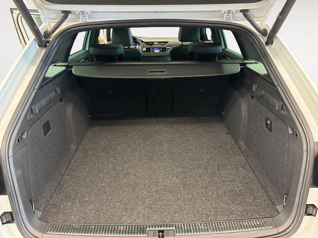Skoda Superb Combi 1.4 TSI iV P-HEV SportLine DSG 160 kW (218 CV) - 6
