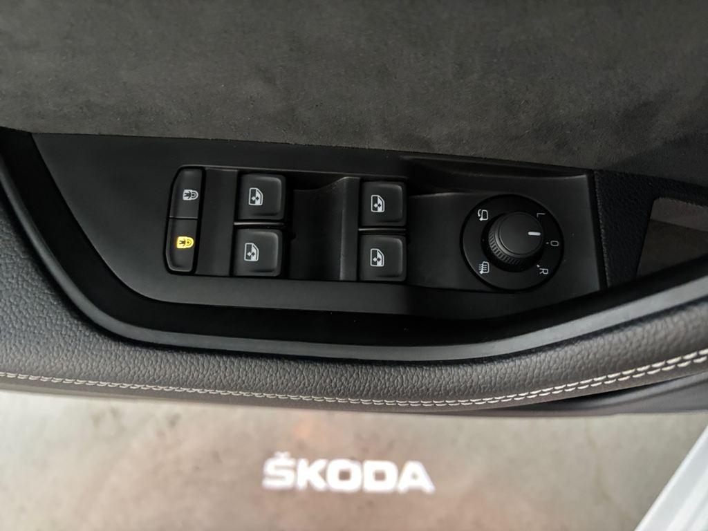 Skoda Superb Combi 1.4 TSI iV P-HEV SportLine DSG 160 kW (218 CV) - 11