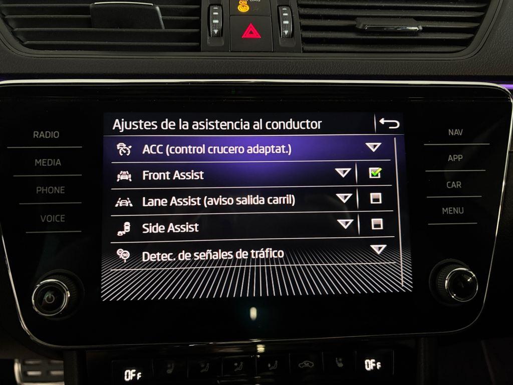 Skoda Superb Combi 1.4 TSI iV P-HEV SportLine DSG 160 kW (218 CV) - 13