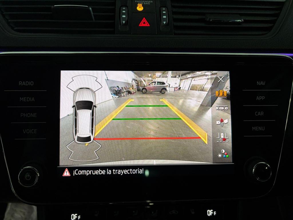 Skoda Superb Combi 1.4 TSI iV P-HEV SportLine DSG 160 kW (218 CV) - 14