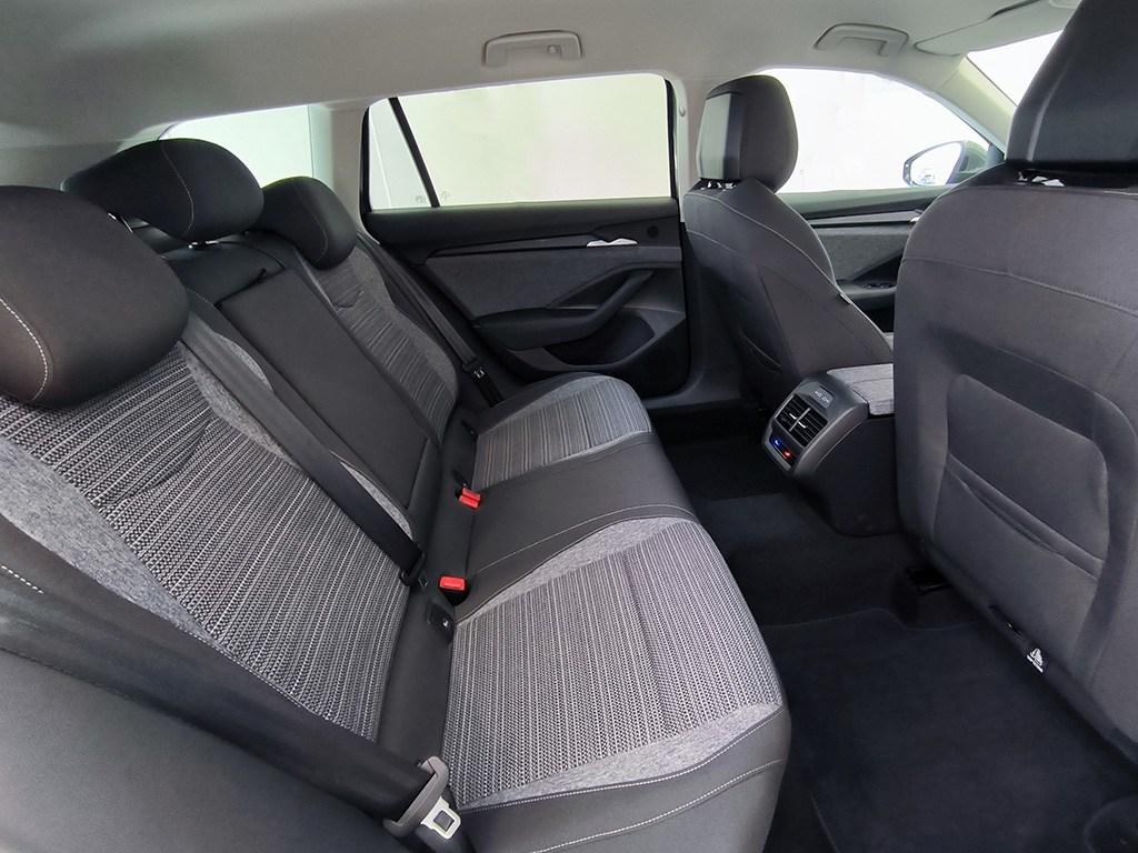 Skoda Superb Combi 1.5 TSI m-HEV Selection DSG 110 kW (150 CV) - 5