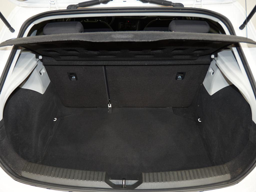 SEAT León 1.6 TDI Reference 66 kW (90 CV) - 6