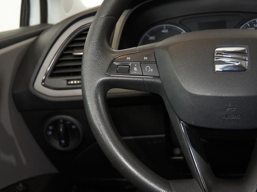 SEAT León 1.6 TDI Reference 66 kW (90 CV) - 10