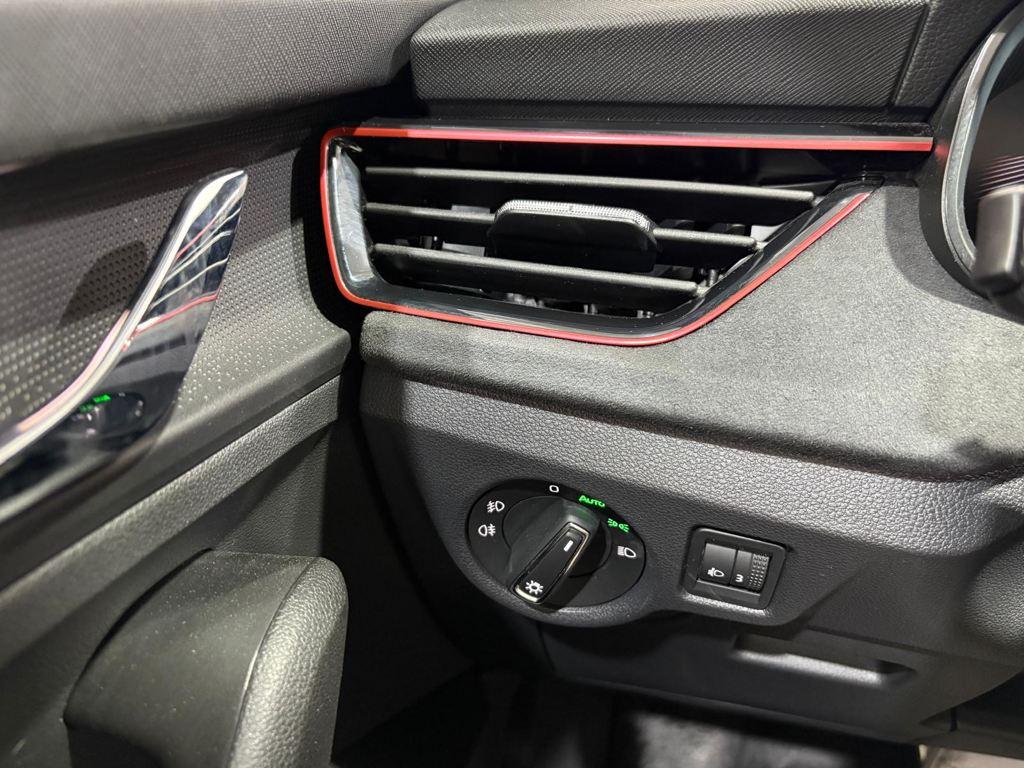 Skoda Kamiq 1.5 TSI Design DSG 110 kW (150 CV) - 14